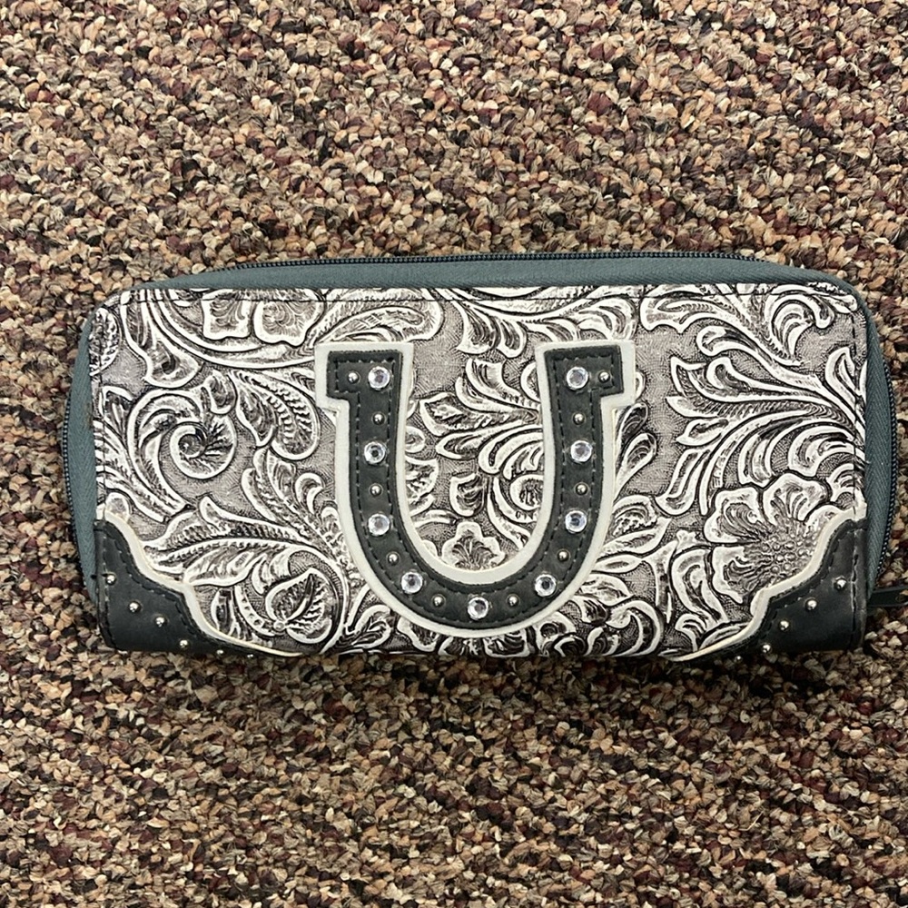 Wrangler Wallet faux leather horseshoe with rhinestones and studs gray EUC